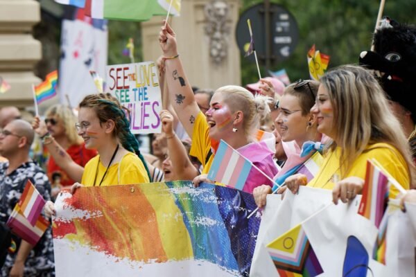 La UME y Alicia Pérez triunfan en el Concurso de Flores del Pilar