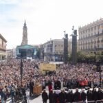 Multitudinaria subida de la Virgen del Pilar previa a la Ofrenda