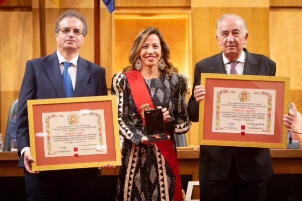 Zaragoza entrega su Medalla de Oro a Ibercaja en su 150 aniversario